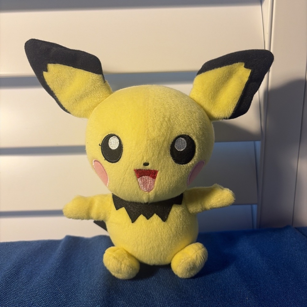 Pokemon Pichu 9" Tomy Pokémon Plush Stuffed Animal Toy 2015 Black Yellow